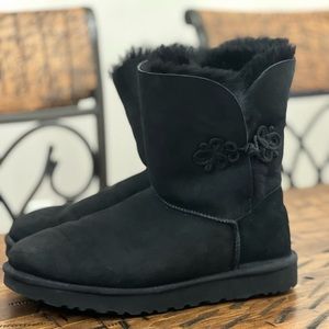 Black UGG’s Size 11